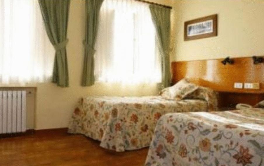 Hotel Roman Castrillon Exterior photo